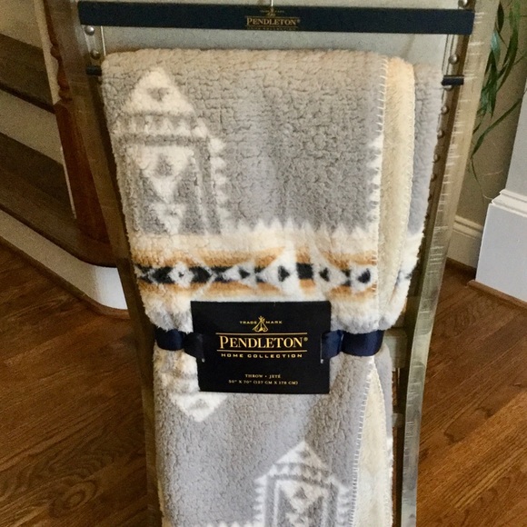 PENDLETON Aztec Print Sherpa Fleece Throw Blanket Boho Gray Cream Black NIP - Picture 5 of 8